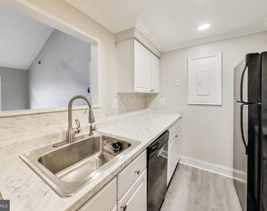 13041 Shadyside Lane - Photo Thumbnail 9