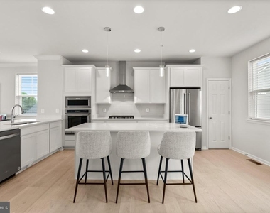 22917 Mater Way - Photo Thumbnail 6
