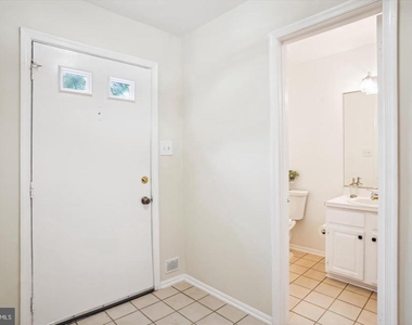 7768 Heatherton Lane - Photo Thumbnail 16