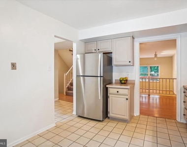 7768 Heatherton Lane - Photo Thumbnail 13