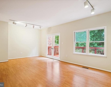 7768 Heatherton Lane - Photo Thumbnail 4