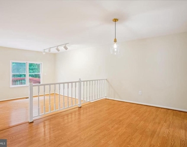 7768 Heatherton Lane - Photo Thumbnail 8