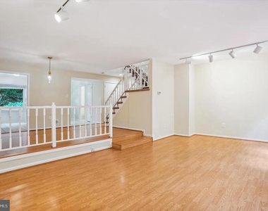 7768 Heatherton Lane - Photo Thumbnail 3