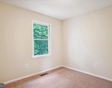 7768 Heatherton Lane - Photo Thumbnail 26