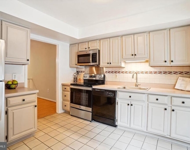 7768 Heatherton Lane - Photo Thumbnail 12