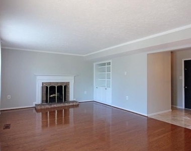 1507 Kersey Lane - Photo Thumbnail 12