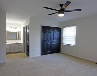 1507 Kersey Lane - Photo Thumbnail 32