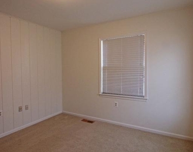 1507 Kersey Lane - Photo Thumbnail 22