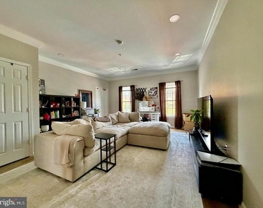 253 Market Street W - Photo Thumbnail 2