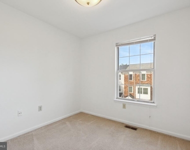 18221 Fox Chase Circle - Photo Thumbnail 16