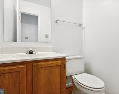 18221 Fox Chase Circle - Photo Thumbnail 9