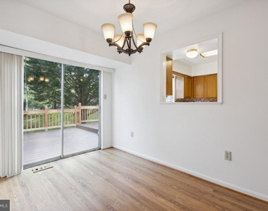 18221 Fox Chase Circle - Photo Thumbnail 8