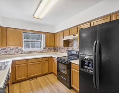 18221 Fox Chase Circle - Photo Thumbnail 6