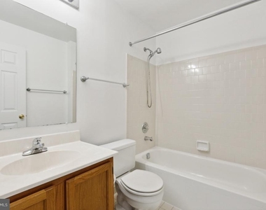 18221 Fox Chase Circle - Photo Thumbnail 17