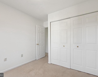 18221 Fox Chase Circle - Photo Thumbnail 15