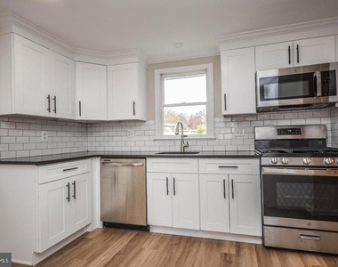 4426 Hallet Street - Photo Thumbnail 8