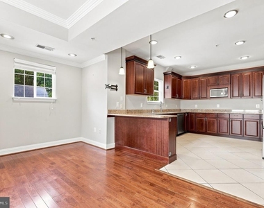 10717 Bentley Lane - Photo Thumbnail 5