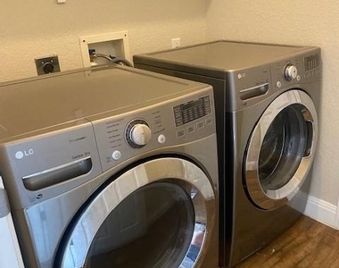 2818 Southampton Way - Photo Thumbnail 21