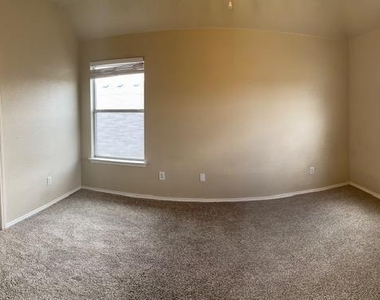 2818 Southampton Way - Photo Thumbnail 11