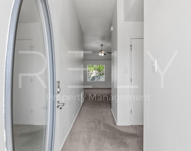241 Moonstone Dr - Photo Thumbnail 5