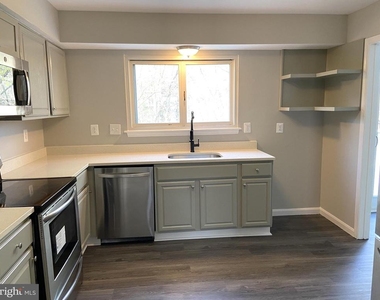 13001 Country Ridge Drive - Photo Thumbnail 5