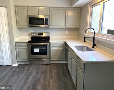 13001 Country Ridge Drive - Photo Thumbnail 6