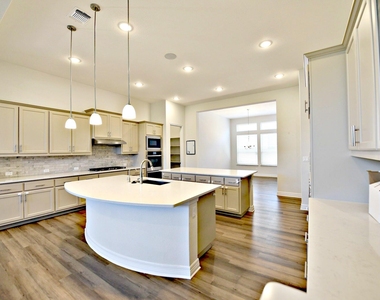 2220 Airport Dr - Photo Thumbnail 7