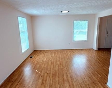 6288 Blue Dart Place - Photo Thumbnail 3