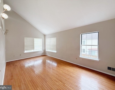 8545 Harvest View Court - Photo Thumbnail 13