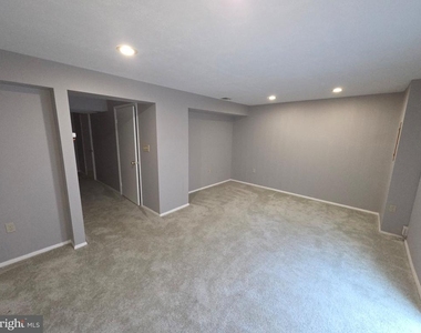 8803 Hayshed Lane - Photo Thumbnail 21