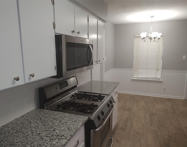 3304 Woodbriar Ln - Photo Thumbnail 11