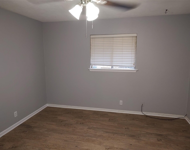 3304 Woodbriar Ln - Photo Thumbnail 6