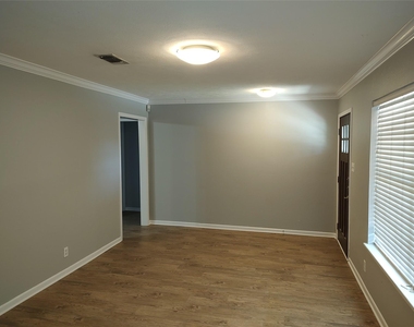 3304 Woodbriar Ln - Photo Thumbnail 1