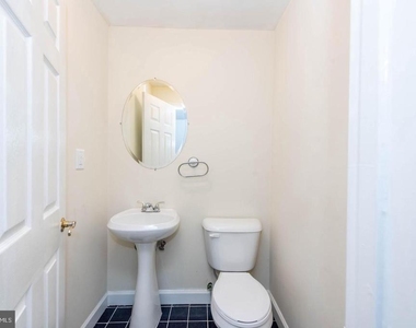 8404 Oak Meade Way - Photo Thumbnail 13