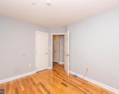 8404 Oak Meade Way - Photo Thumbnail 7