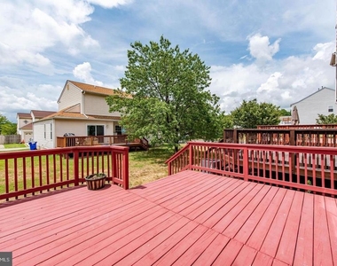 8404 Oak Meade Way - Photo Thumbnail 16