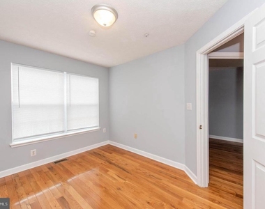 8404 Oak Meade Way - Photo Thumbnail 9