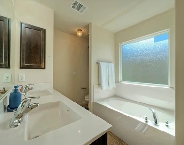18312 Mammoth Cave Blvd - Photo Thumbnail 6
