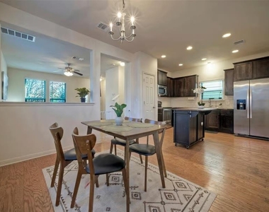 18312 Mammoth Cave Blvd - Photo Thumbnail 4