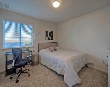 18312 Mammoth Cave Blvd - Photo Thumbnail 12