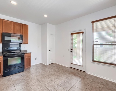 8921 Stambourne St - Photo Thumbnail 12
