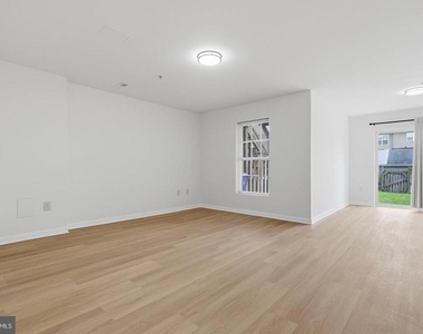 1904 Fieldstone Way - Photo Thumbnail 19