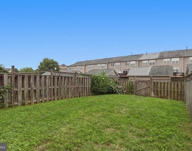 1904 Fieldstone Way - Photo Thumbnail 25