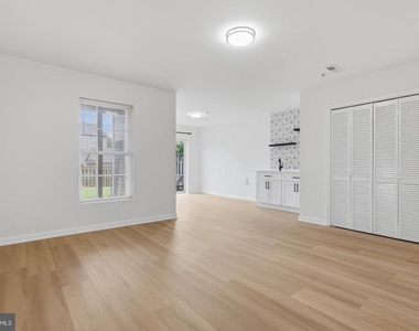 1904 Fieldstone Way - Photo Thumbnail 20