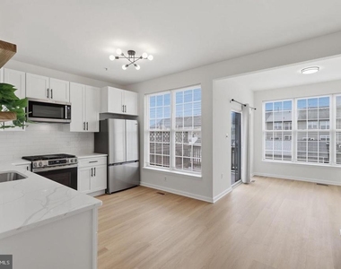1904 Fieldstone Way - Photo Thumbnail 4