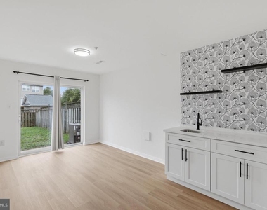 1904 Fieldstone Way - Photo Thumbnail 21