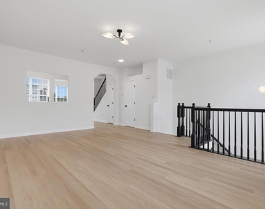 1904 Fieldstone Way - Photo Thumbnail 2