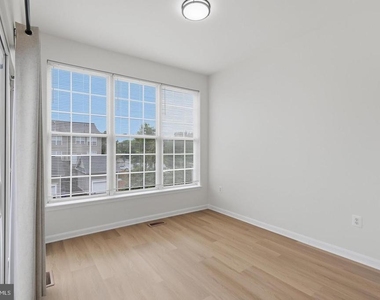 1904 Fieldstone Way - Photo Thumbnail 12