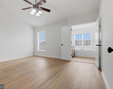 1904 Fieldstone Way - Photo Thumbnail 9
