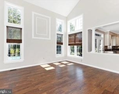 1713 Dearbought Drive - Photo Thumbnail 9